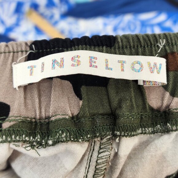 Camo Print Womens Shorts By Tinseltow Size M Elastic Waist  Pockets - Picture 4 of 10